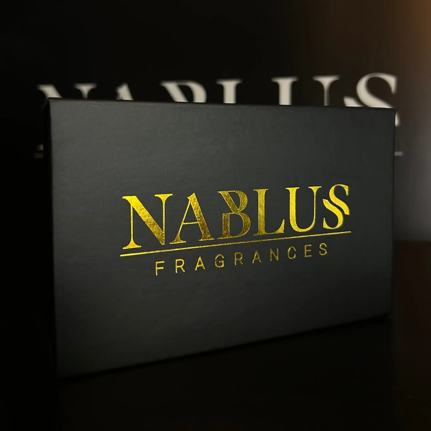 Nablus svarta Gift Box med guldfärgad logotyp